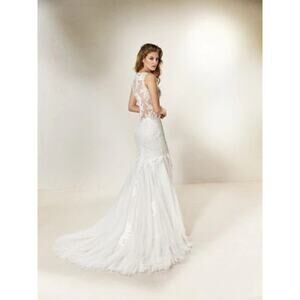 NEW Pronovias Chanai Wedding Gown Sheer Back Dress Lace Embroidered  Mermaid 10